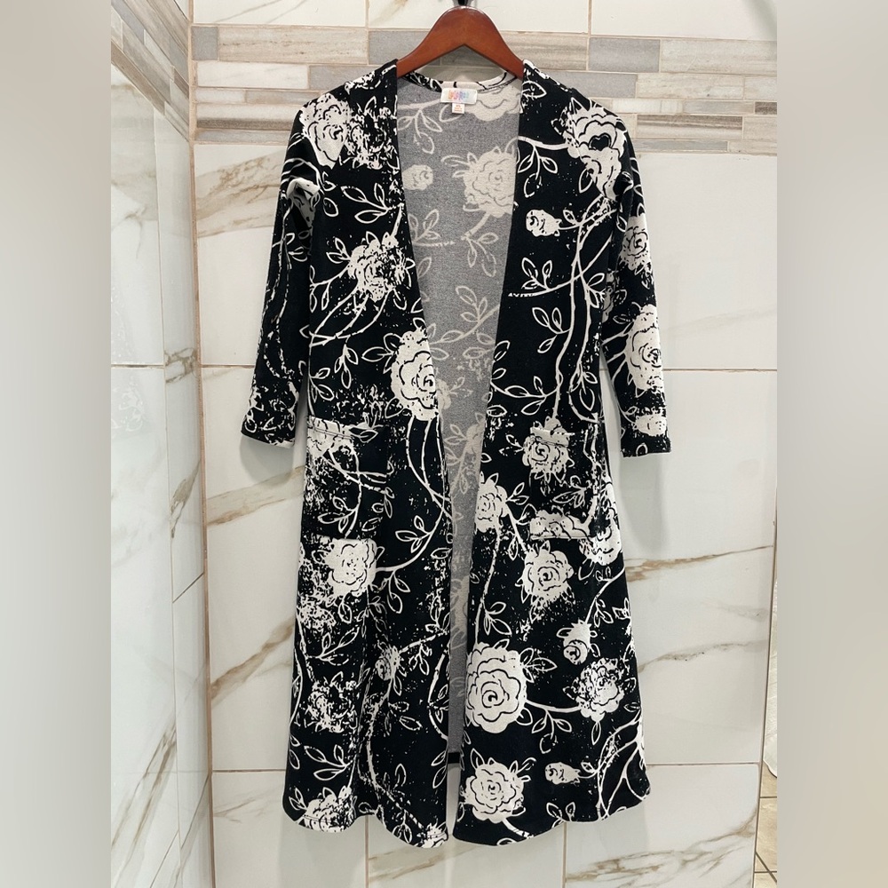 🌸 LuLaRoe Black & White Floral Longline Cardigan – Size XS - Picture 11 of 12